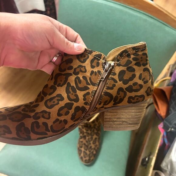 Fergie Ladies Size 9m Animal Print Boots - Picture 3 of 6